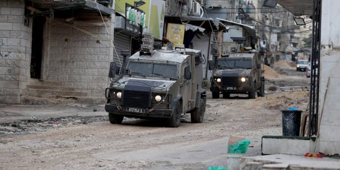 Batı Şeria ve Kudüs'te gece baskınları: İsrail güçleri 25 Filistinliyi daha gözaltına aldı