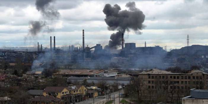 Ukrayna savaşın yıl dönümünde Rus çelik tesisini vurdu