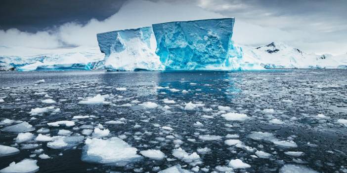 Antarktika dondurma gibi eriyor