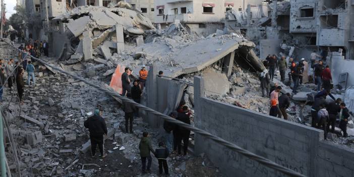 İsrail yine yardım bekleyen Gazzelilere ateş açtı