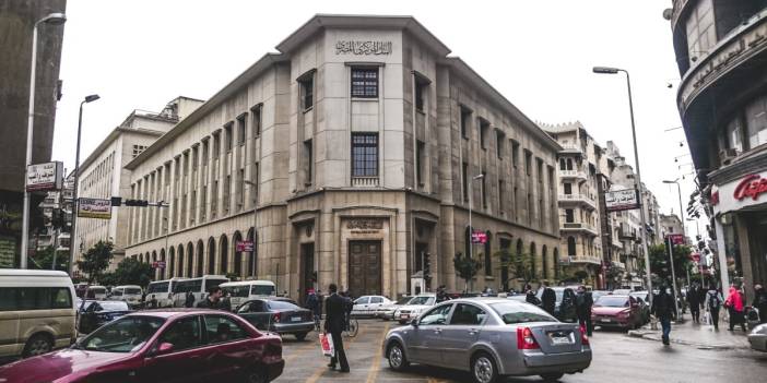 Mısır Merkez Bankası'ndan devalüasyon ve faiz kararı: 1 dolar 30'dan 50 pounda yükseldi