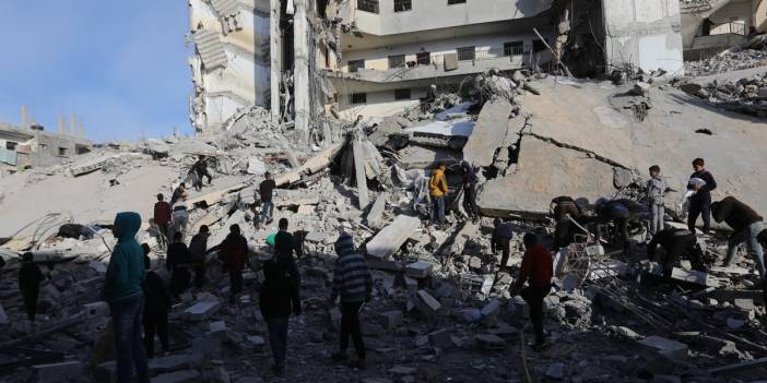 İsrail yine üç koldan saldırdı: Çok sayıda ölü ve yaralı var