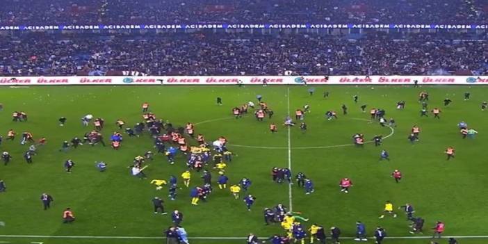 Trabzonspor-Fenerbahçe maçının ardından ortalık karıştı: Taraftarlar sahaya girdi