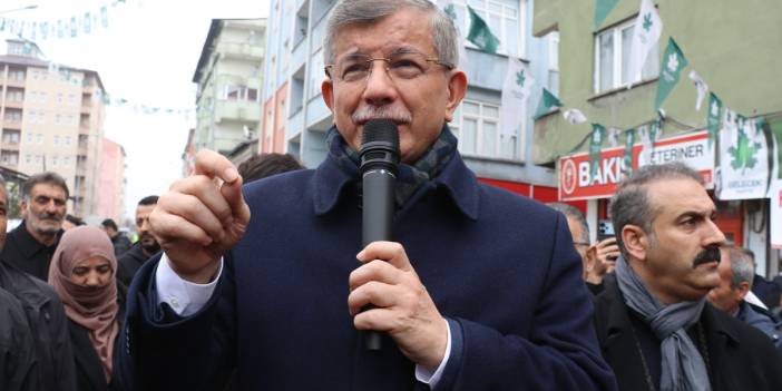 Davutoğlu Ağrı'da vatandaşla bir araya geldi: Hesap veren şeffaf belediyecilik sözü veriyorum