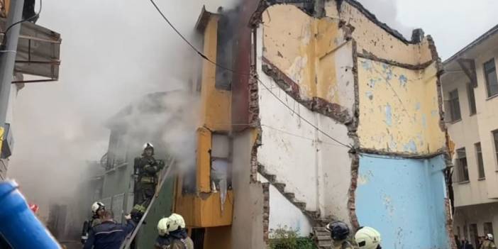 Fatih'te 3 katlı binada yangın: 1 kişi hayatını kaybetti