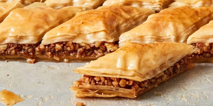 Bayram geldi fiyatlar arttı: Baklavanın fiyatı el yakıyor