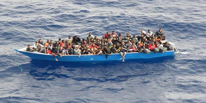 Akdeniz'de göçmen teknesi battı: Ölü ve kayıplar var