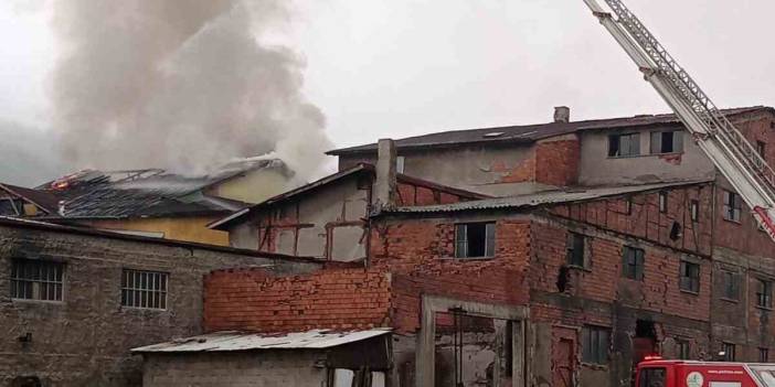 Bolu'daki deri fabrikasında yangını