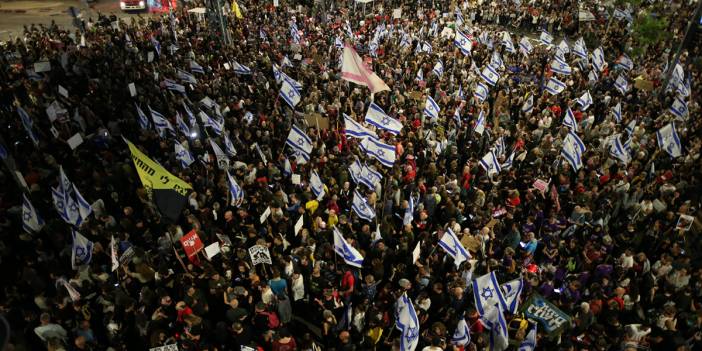 İsrail'de 'Netanyahu' isyanı büyüyor: On binler yine sokağa döküldü