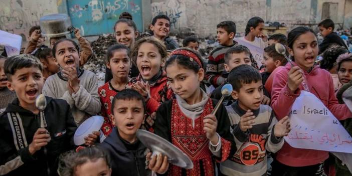 Gazze'de onlarca çocuğun 'okul' isyanı: Neden hayatımızı mahvettiler?