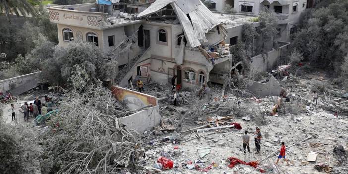 İsrail Gazze'de sivillerin evlerini bombaladı