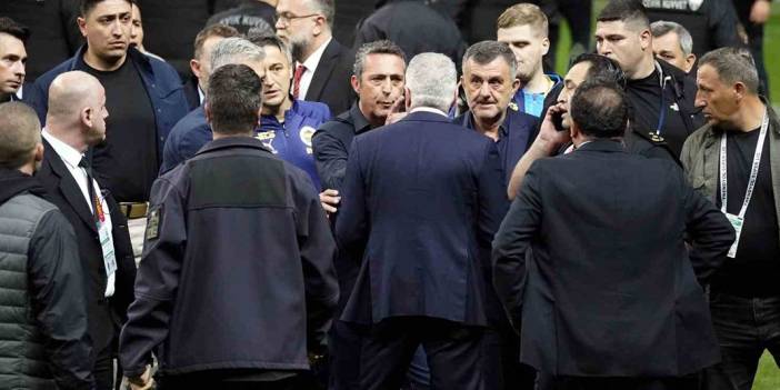 İstanbul Valiliği'nden Galatasaray-Fenerbahçe maçı açıklaması: Olaylar Ali Koç'un sahaya girmesiyle başladı
