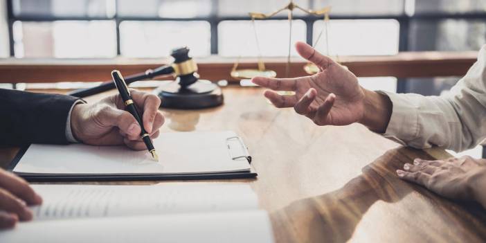 Aile ilişkileri bozuk olana miras yok! Hasta anne, babayı ziyaret etmemek hukuken mirastan mahrum kalma nedeni