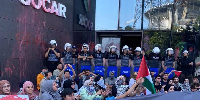 Türkiye üzerinden İsrail'e petrol sağlıyordu! Filistin İçin Bin Genç'ten Socar'a kırmızı boyalı protesto