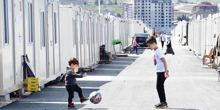 Deprem bölgesinde dördüncü bayram da konteynerda