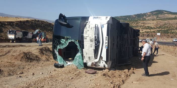 Bingöl'de yolcu otobüsü devrildi: Çok sayıda yaralı var