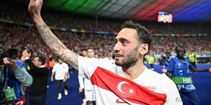 Hakan Çalhanoğlu gözyaşlarını tutamadı: ''Keşke geri çekilmeseydik''