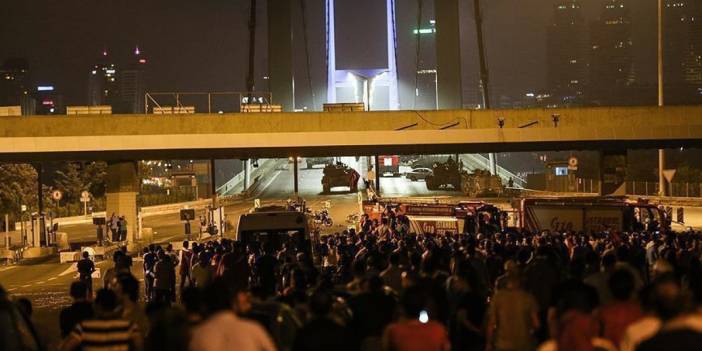 15 Temmuz'un unutulmaz anları: Halkın direnişiyle başarısızlığa uğrayan darbe