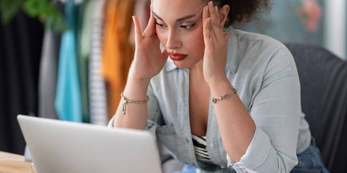 Ekran başında göz sağlığına dikkat: 20-20-20 kuralı gözleri kurtarıyor! Dijital çağın göz sağlığı tehdidi