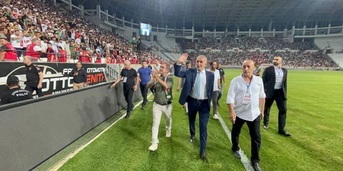 Hacıosmanoğlu Diyarbakır'da tribünleri selamladı