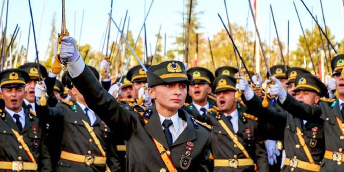 Kılıçlı yemini okutan Teğmen Ebru Eroğlu'nun komutanına verdiği yanıt: Yaptığımdan pişman değilim