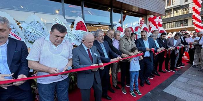 AK Parti'de Burger King krizi: Rize'deki açılışa katılan belediye başkanları disipline sevk edildi