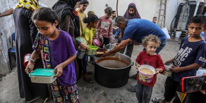 UNRWA Genel Komiseri, Gazze'de hizmet veremeyecek noktaya gelebileceklerini söyledi