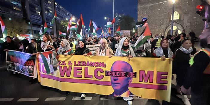 Biden'a Berlin ziyaretinde protesto: Bu senin soykırımın!