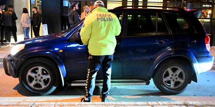 Trafikte telefonla konuşan şimdi yandı! Trafik cezaları ağırlaştırılıyor
