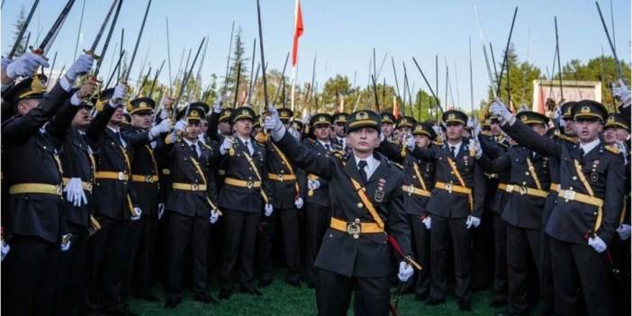 Kılıçlı yemin soruşturmasıyla ihraç edilmişlerdi: Teğmenler TSK'ya geri dönüş davası açtı