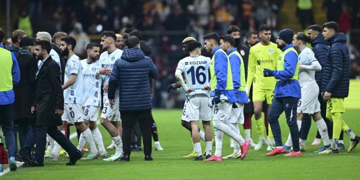 ŞOK! Adana Demirspor sahayı terk etti: Sahadan çekilmenin cezası nedir? Hangi cezaları alacak?