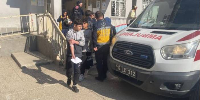 Bursa'da 14 ilkokul öğrencisi gıda zehirlenmesi şüphesiyle hastaneye kaldırıldı