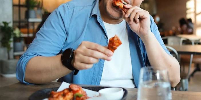 Yanma yok ama risk çok! Yemek yerken bu belirtileri yok saymayın, kanser çıkabilir