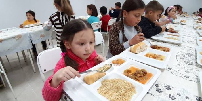 Türkiye’de çocuklar gıdaya erişemiyor: Milyonlarca öğrenci okula aç gidiyor