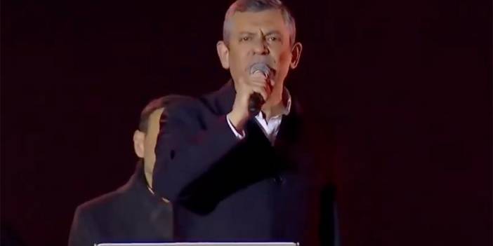 Özgür Özel Saraçhane'de vatandaşlara seslendi: Pazar günü milyonlar sokaklardayız
