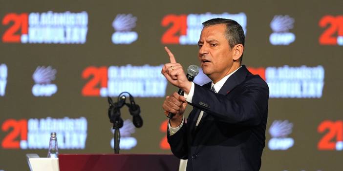 CHP'de Özgür Özel yeniden genel başkan seçildi