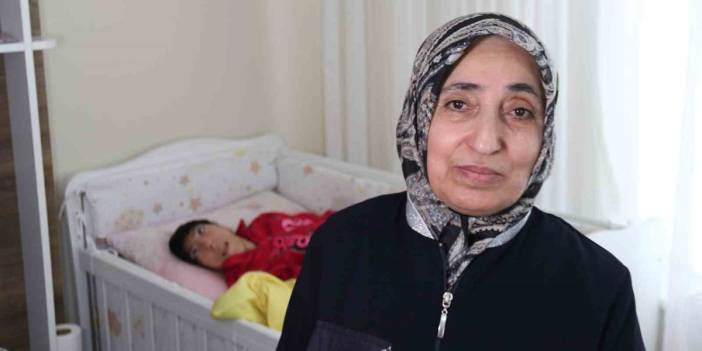 “Gidin ne haliniz varsa görün” dedi: 33 yıldır engelli kızına tek başına bakıyor!