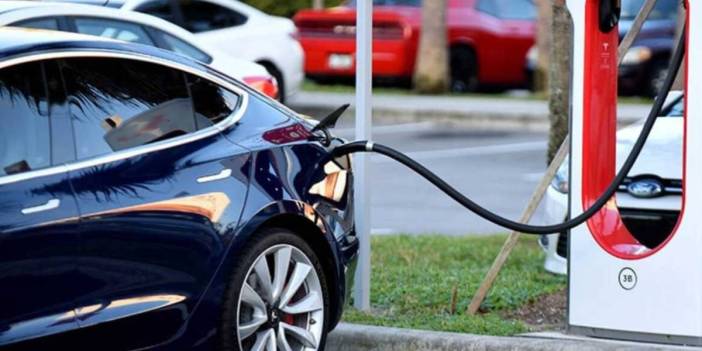 Türkiye'de elektrikli araçlara talep arttı, memnuniyet azaldı: Altyapı yetersiz kullanıcılar tedirgin