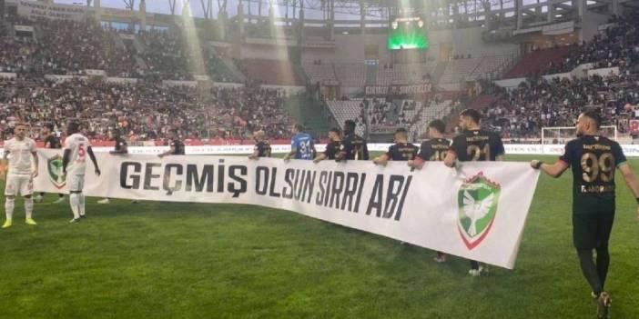 Amedspor'dan Sırrı Süreyya Önder'e destek pankartı