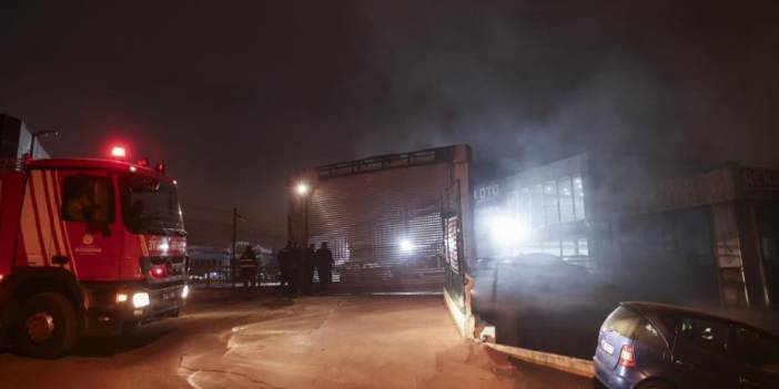 Sancaktepe'de oto galericiler sitesinde yangın