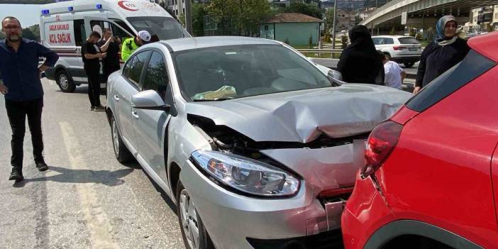 Kocaeli'de 5 araç birbirine girdi: Yaralılar var