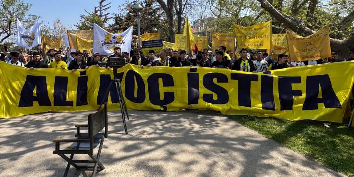 Fenerbahçe taraftarı Kalamış'ta Ali Koç'u istifaya çağırdı