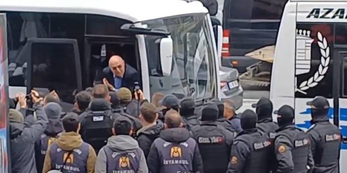 Mahmut Tanal, gözaltıları engellemek için polis aracına çıktı