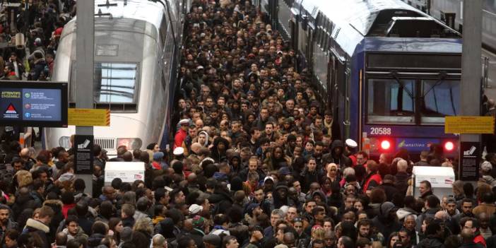 Fransa’da demir yolu işçileri grevde