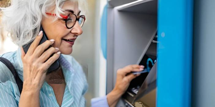 Yaşlıların ATM'de telefonla konuşması yasaklandı! O ülkede dolandırıcılara karşı çarpıcı önlem
