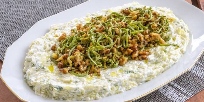 Ne diyet bozar ne midede ağırlık yapar: Yoğurtlu yeşil kabak mezesiyle ferahlığın tadını çıkarın!