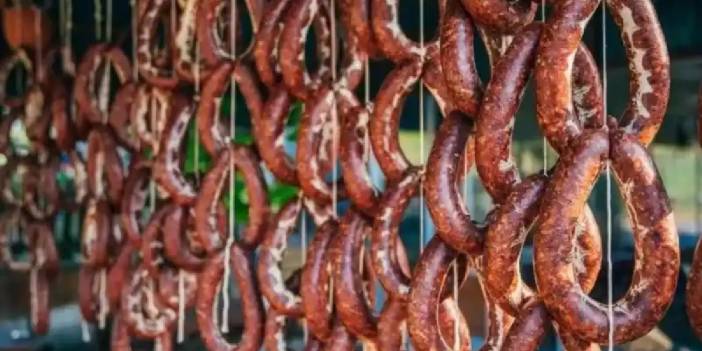 Vatandaş neye güveneceğine şaşırdı! Ünlü sucuk markasında enfeksiyon tehlikesi: Hepsi toplatıldı