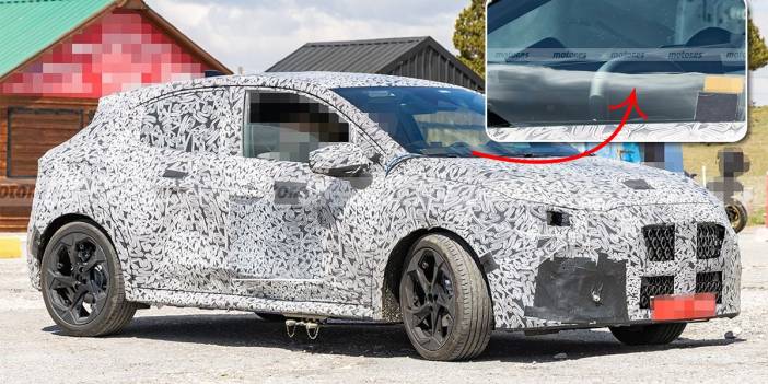 Yeni Renault Clio casuslara yakalandı!