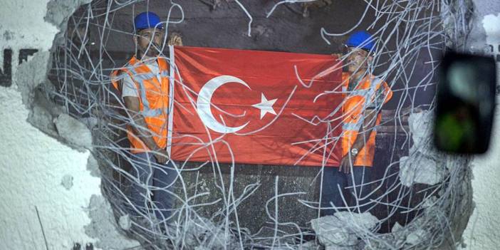 Türkiye'nin en uzun tünelinde sona doğru: İlk ışık göründü! İzmir trafiğine nefes aldıracak, tarih belli oldu