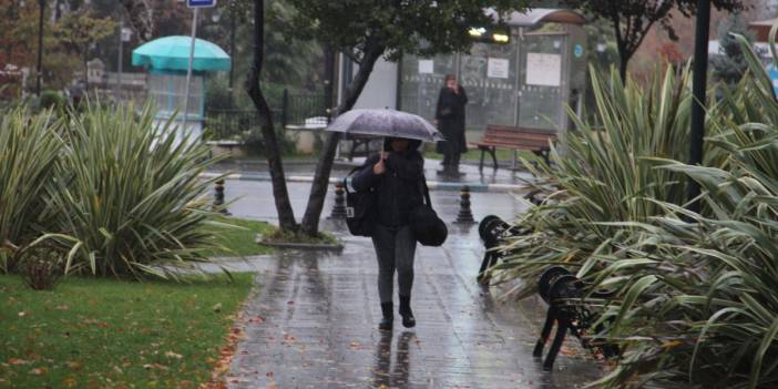 Meteoroloji’den kuvvetli yağış ve fırtına uyarısı: İstanbul'da çamurlu yağmur bekleniyor